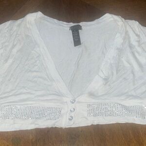 Cropped open tee with button